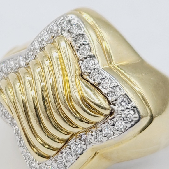 David Yurman Quatrefoil Sculpted Ring With Diamonds in 18k Gold - Picture 9 of 15